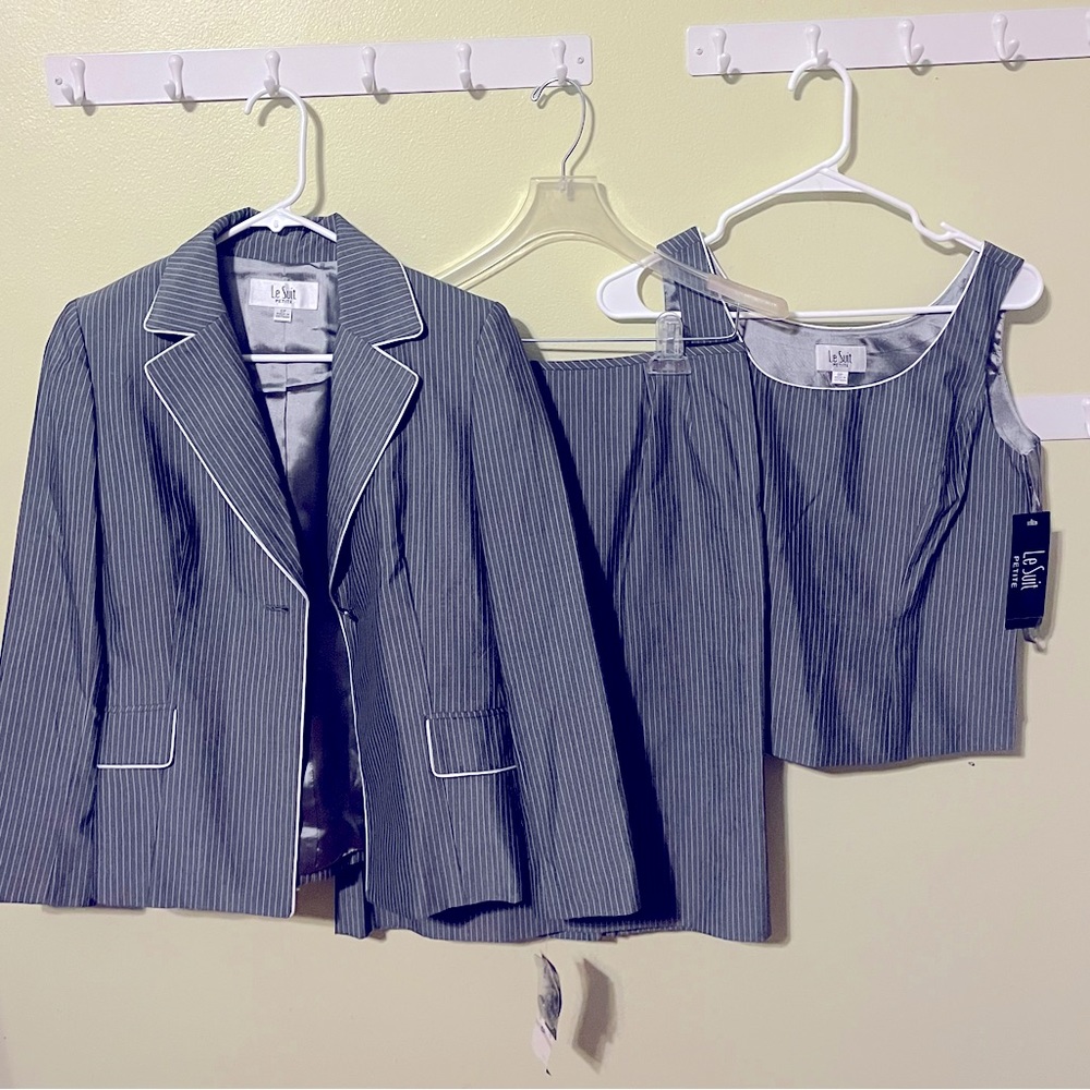 Le Suit Women’s 3 piece suit (new); gray striped